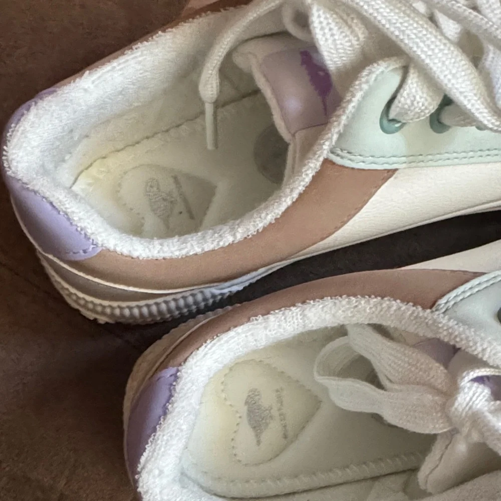 Rocket Dog Women's Sneakers - White and Light Tan - Picture 3 of 3